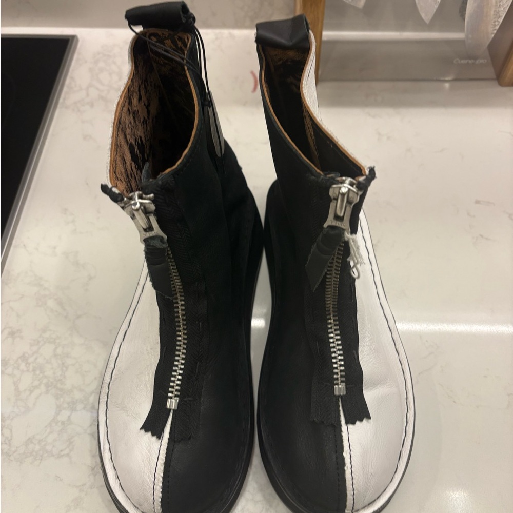 Black and White calf leather  Women's Zipper Boots
